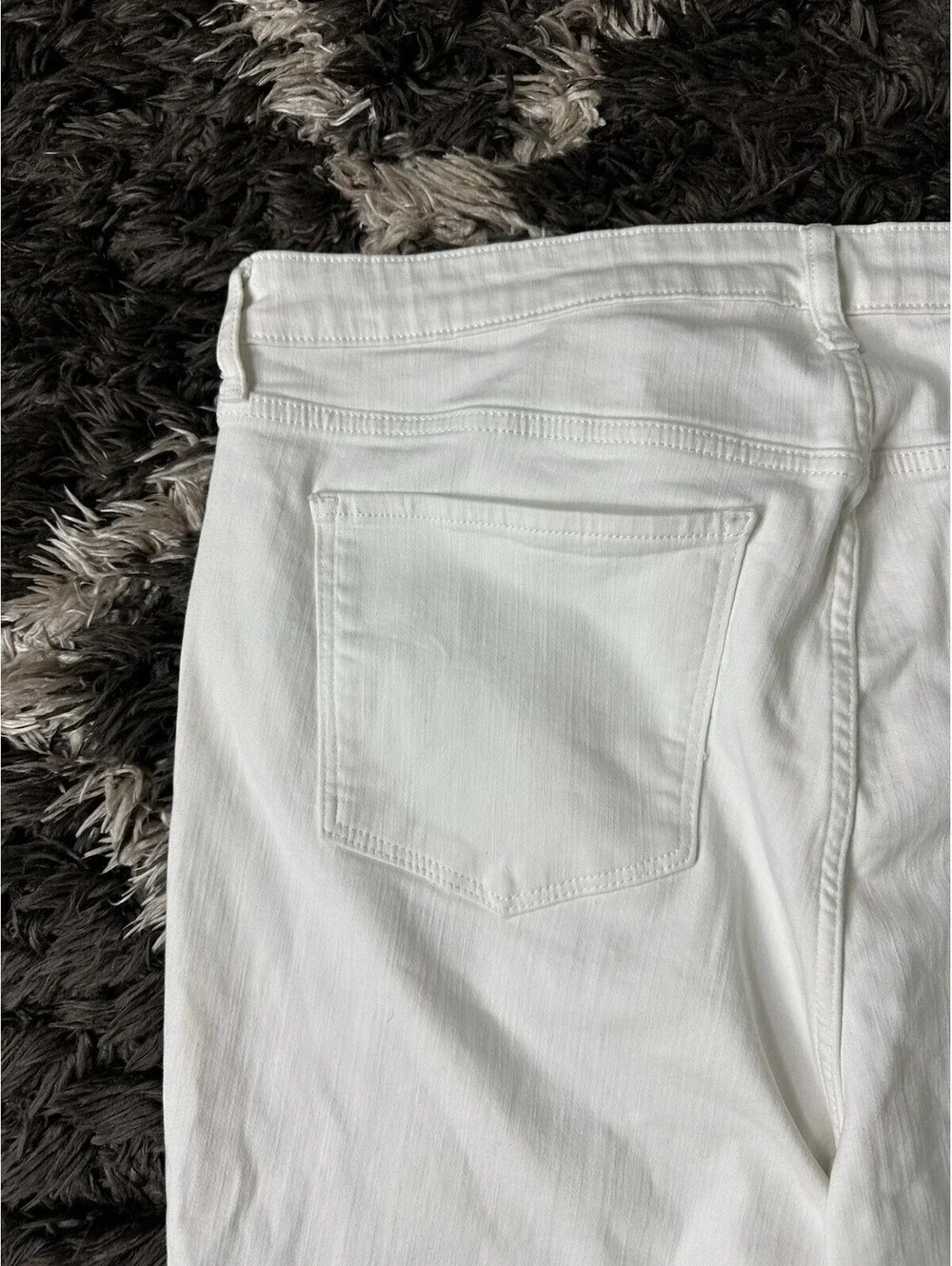 NWT Old Navy Women Size 18 White High Rise Capri Secret Smooth Pockets Denim